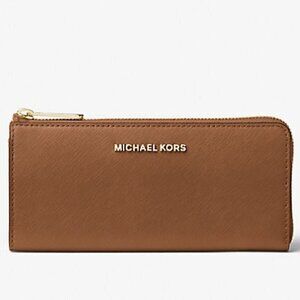 Michael Kors Large Saffiano Leather Quarter-Zip Wallet (color Luggage)